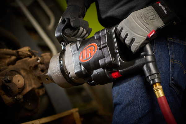 IR Druckluft Schlagschrauber 3956B2Ti Anwendung