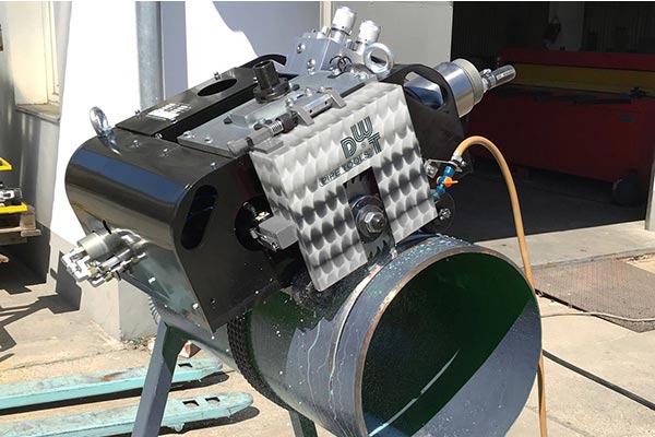 Kettengef&uuml;hrte Rohrtrenn- und Anfasmaschine CPC-B